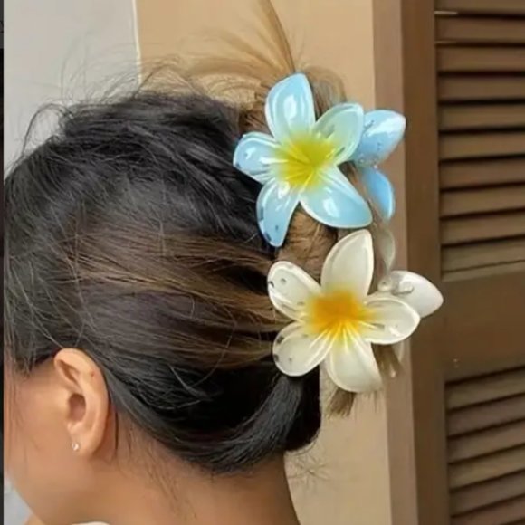 LARGE FRANGIPANI CLAW CLIP in Peach - Picture 4 of 5